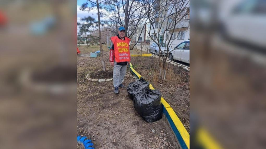 Новосибирцы возмутились сине-жёлтым бордюром во дворе многоэтажки