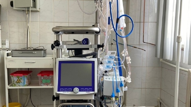 В омской больнице имени Кабанова появился аппарат, который дышит за пациентов