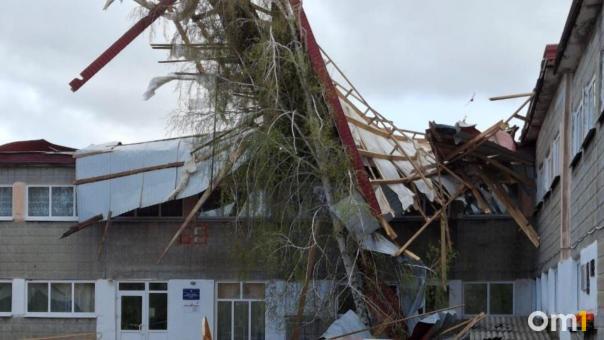 Непогода разнесла школу в Омской области