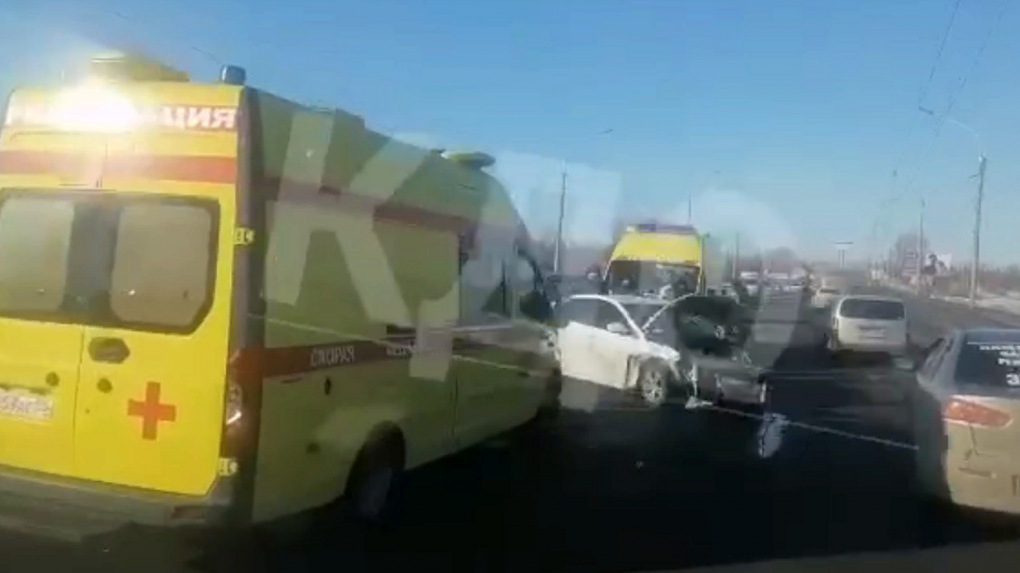 Появилось видео массовой аварии на Ленинградском мосту