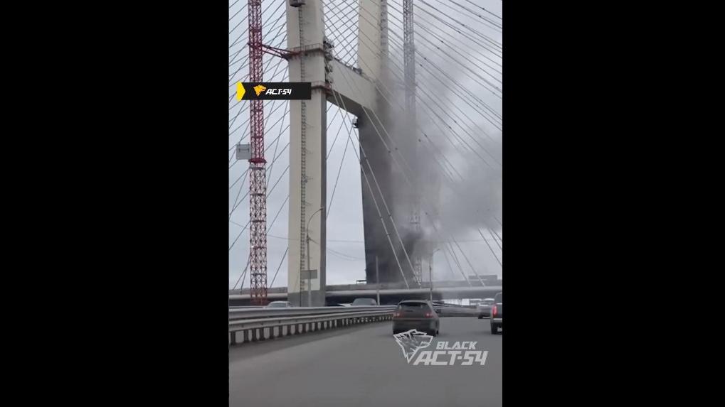 Пожар случился на четвёртом мосту в Новосибирске