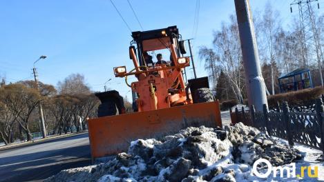 Омску вновь может не хватить техники для уборки дорог после снегопадов