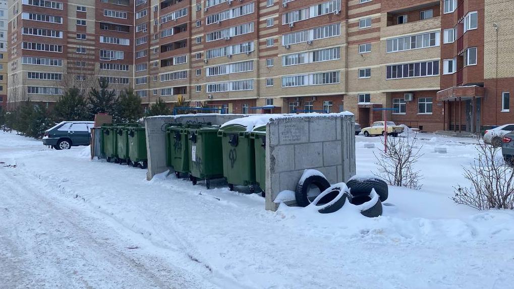 Следователи показали лицо омички, которая выбросила новорождённую дочь в мусорку