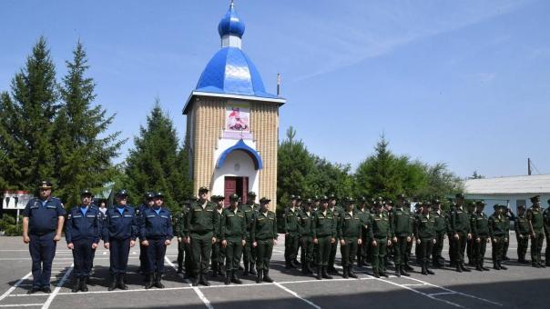 «Дома вас ждут родные». Из Омска торжественно проводили призывников