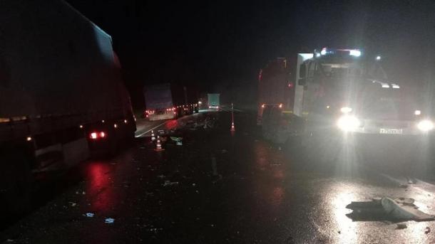 В жутком ДТП с двумя фурами на трассе Тюмень — Омск погибли люди