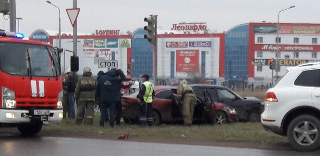 Возле континента. ДТП Омск сегодня по объездной дороге у континента.