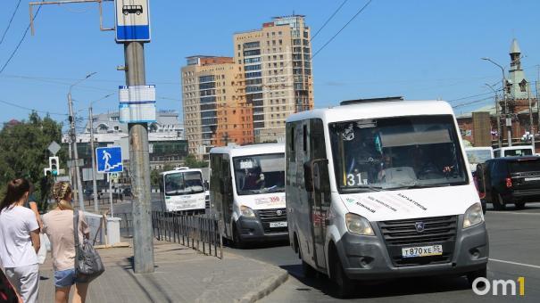 У омского перевозчика из-за долга в 29 миллионов рублей забрали маршрутки
