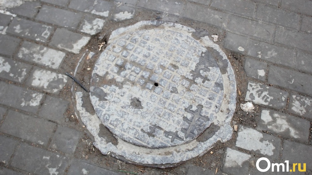 СК проверит падение мальчика в открытый люк канализации в Новосибирске