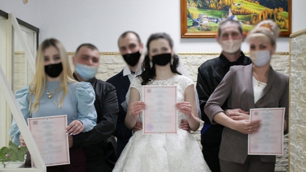 «Шансы на условно-досрочное». Трое омских заключённых женились