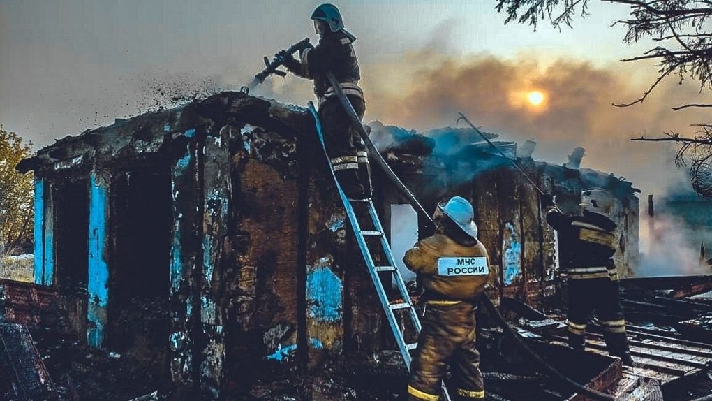 В омской деревне, где погибла многодетная семья, вновь сгорел дом дотла