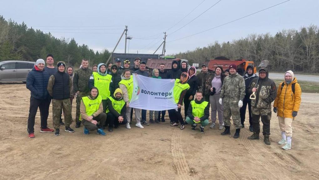 Волонтеры Сбера в Омске спасли от гибели 400 деревьев