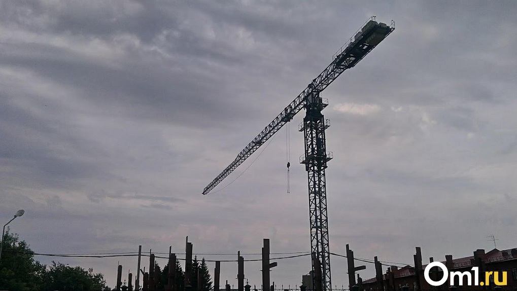 Засыпало землёй: рабочий погиб на стройке в Новосибирской области