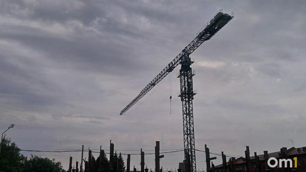 Засыпало землёй: рабочий погиб на стройке в Новосибирской области