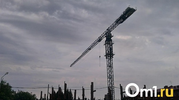 Засыпало землёй: рабочий погиб на стройке в Новосибирской области
