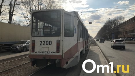 «Одной рукой вёл, второй рассчитывал». Новосибирца возмутил не оборудованный валидаторами трамвай