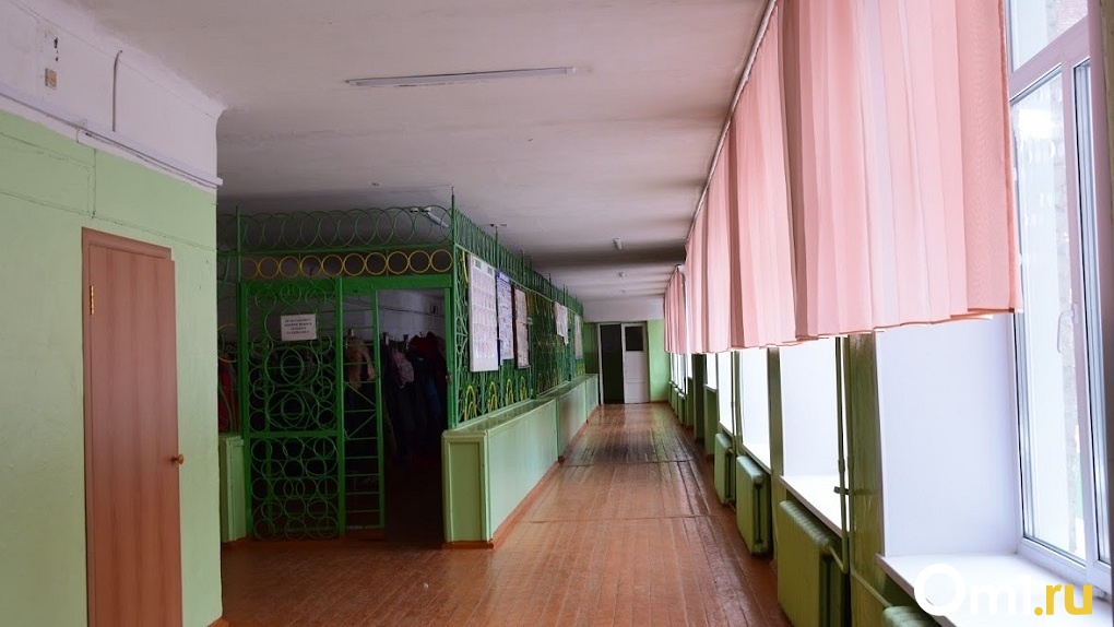 В новосибирской школе провели прокурорскую проверку после отказа в приёме учеников в 10 класс