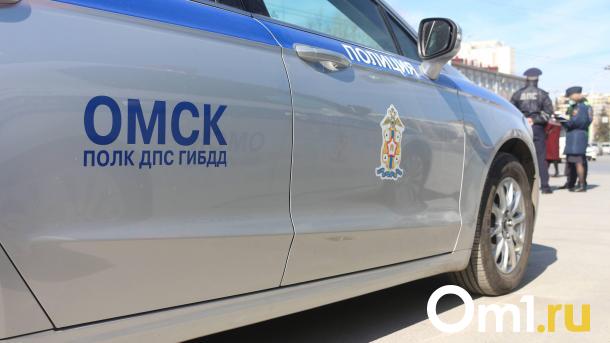 В Омске сбили парня на мопеде и без прав