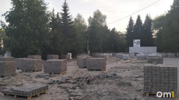 Реконструкцию Первомайского сквера в центре Новосибирска не закончат в этом году