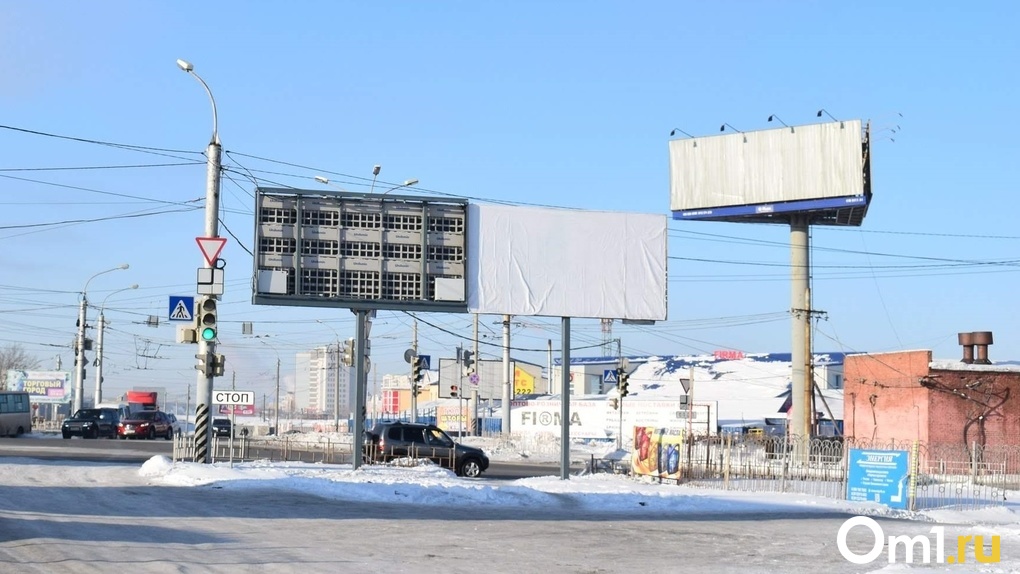 16 незаконных рекламных щитов демонтировали в Новосибирске