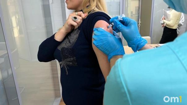 Новую вакцину от COVID-19 на основе штаммов планируют создать в Центре Гамалеи