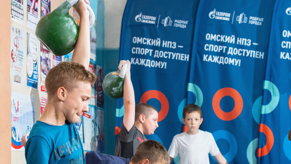 Омский НПЗ поддерживает занятия силовыми видами спорта