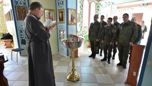 В Омской области мобилизованные прошли обряд крещения