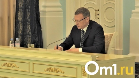 Губернатор Омской области за год заработал 7,7 миллиона рублей