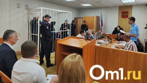 Истерика в суде и сказки: в Омске начался процесс по делу о поджоге и вымогательстве миллионов