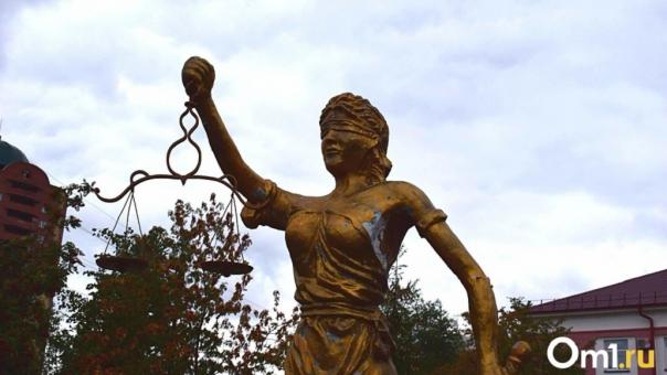 Требовали крупную сумму: новосибирским полицейским продлили арест по обвинению в вымогательстве