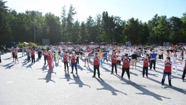 Мэр Новосибирска приглашает на утреннюю гимнастику с чемпионами мира