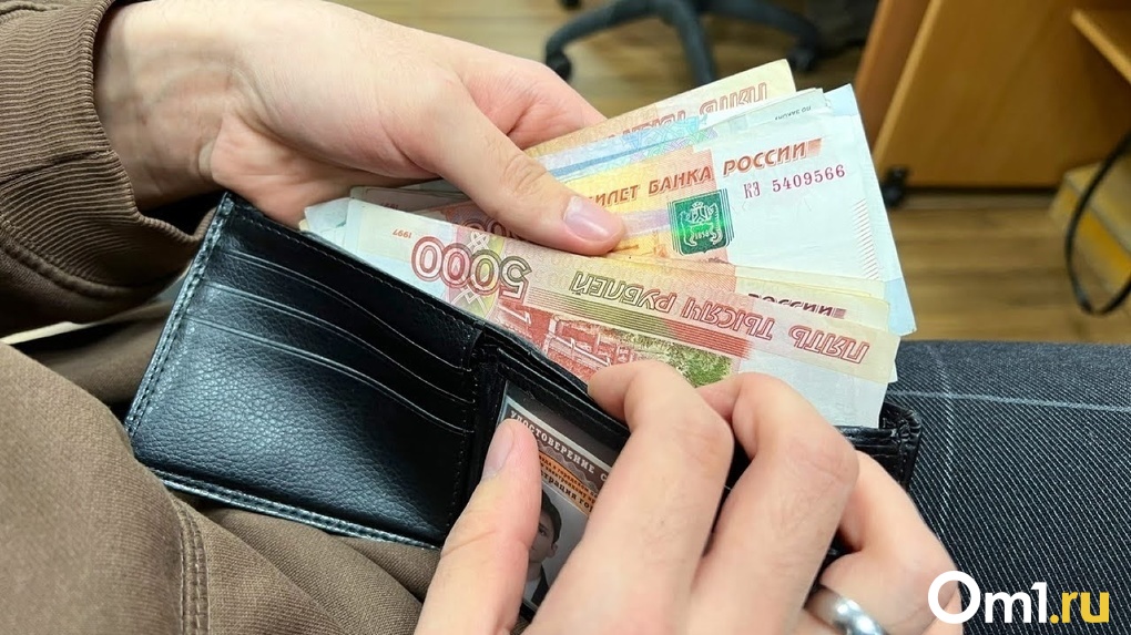 Директор омского ЖКХ не выплатил своим 60 работникам зарплату больше одного миллиона рублей