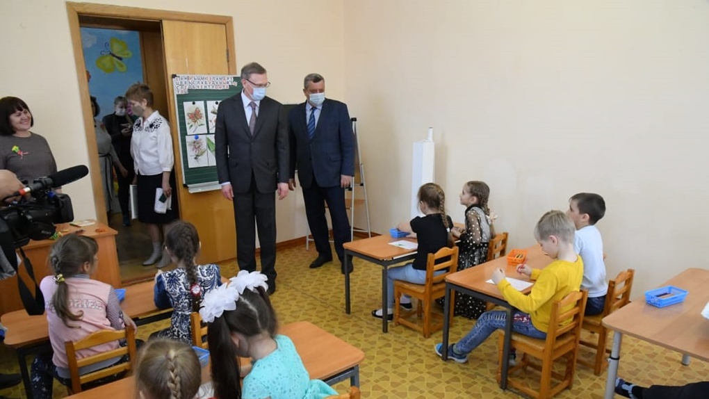 Рабочий день губернатора Омской области Александра Буркова прошёл в Шербакульском районе