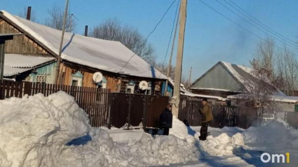 Многодетные семьи вынуждены существовать в разрушенном доме под Новосибирском