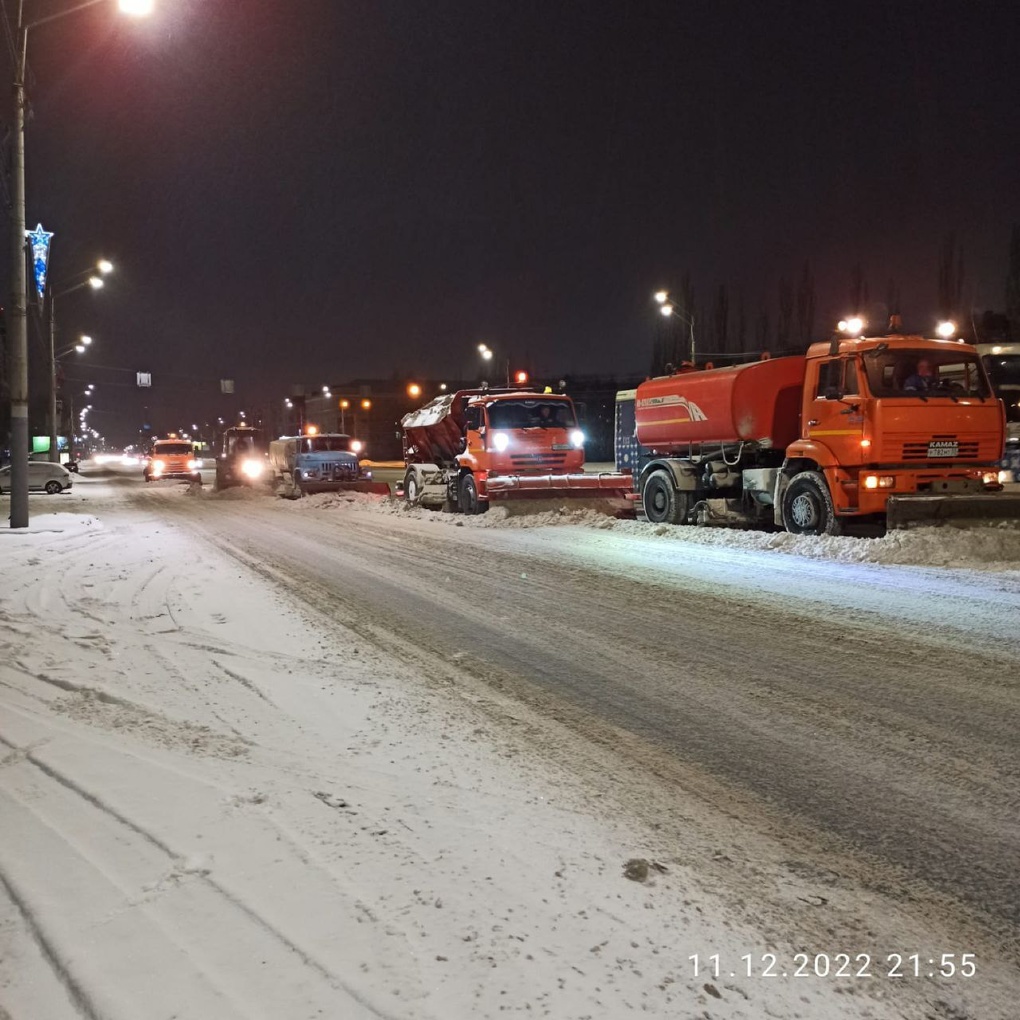 В Омске из-за непогоды прошла масштабная уборка городских улиц и дорог -  Новости Омска - om1.ru