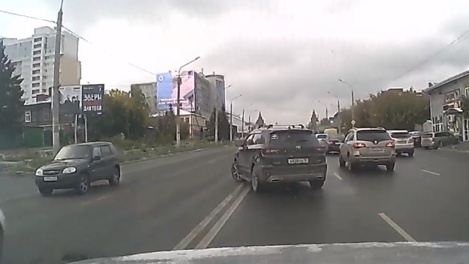 Попал на видео и получил штраф: омские инспекторы нашли и наказали омича за разворот через сплошную