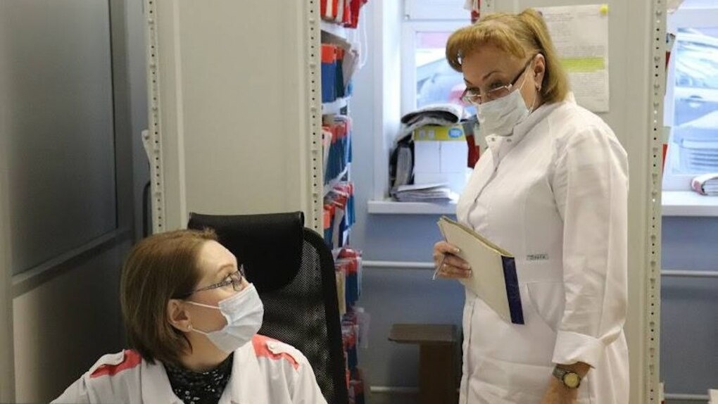 Боятся обычной простуды: новосибирский врач рассказал, как на самом деле обстоят дела с вызовами на дом