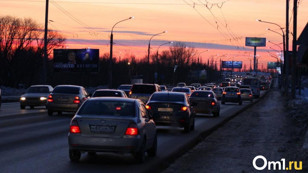 Омск парализован: пробки достигли 9 баллов после снегопада