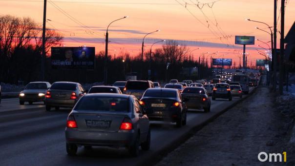 Омск парализован: пробки достигли 9 баллов после снегопада