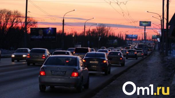 Омск парализован: пробки достигли 9 баллов после снегопада