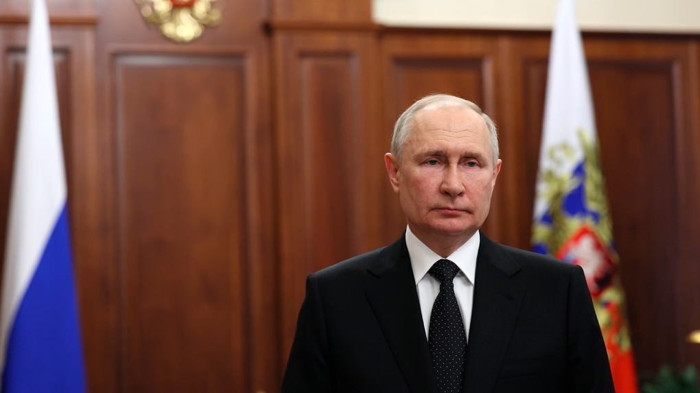 Владимир Путин подписал закон об аресте на 30 суток за нарушение режима военного положения