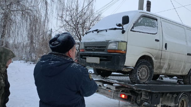 У новосибирца конфисковали микроавтобус за долги в два миллиона рублей