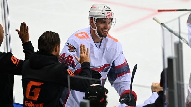 Что, опять? Хоккеисты омского «Авангарда» вновь подрались с игроками «Сочи» — ВИДЕО