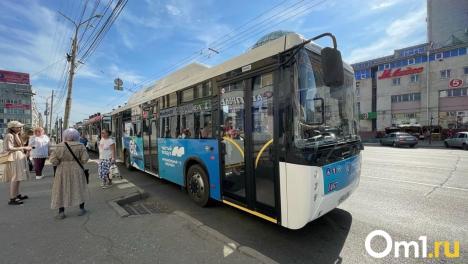 В омских автобусах снова появятся видеоэкраны с рекламой и объявлением остановок