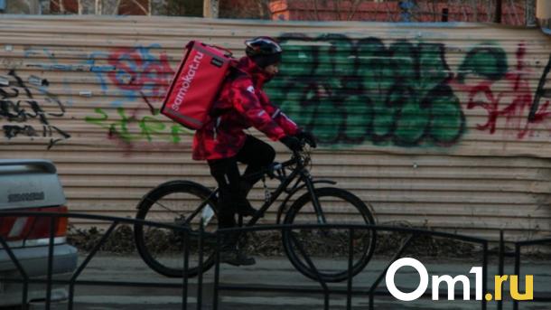 Стало известно, сколько зарабатывает курьер в Новосибирской области