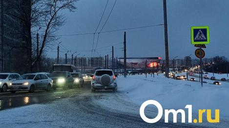 Из-за мощного снегопада Омск встал в 9-балльных пробках
