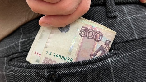 За 2021 год приставы изъяли у омичей почти восемь миллиардов рублей