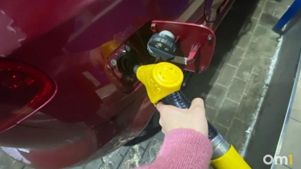Топливо бьёт по карману: в Новосибирске растут цены на бензин