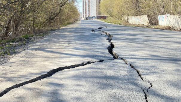 В Омске полностью перекрыли движение на улице Тюменской