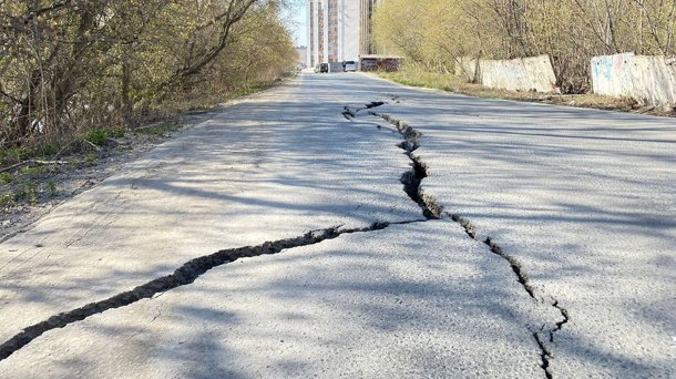 В Омске полностью перекрыли движение на улице Тюменской