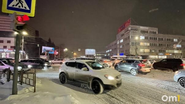 Пробки в Омске в утренний час пик достигли 9 баллов